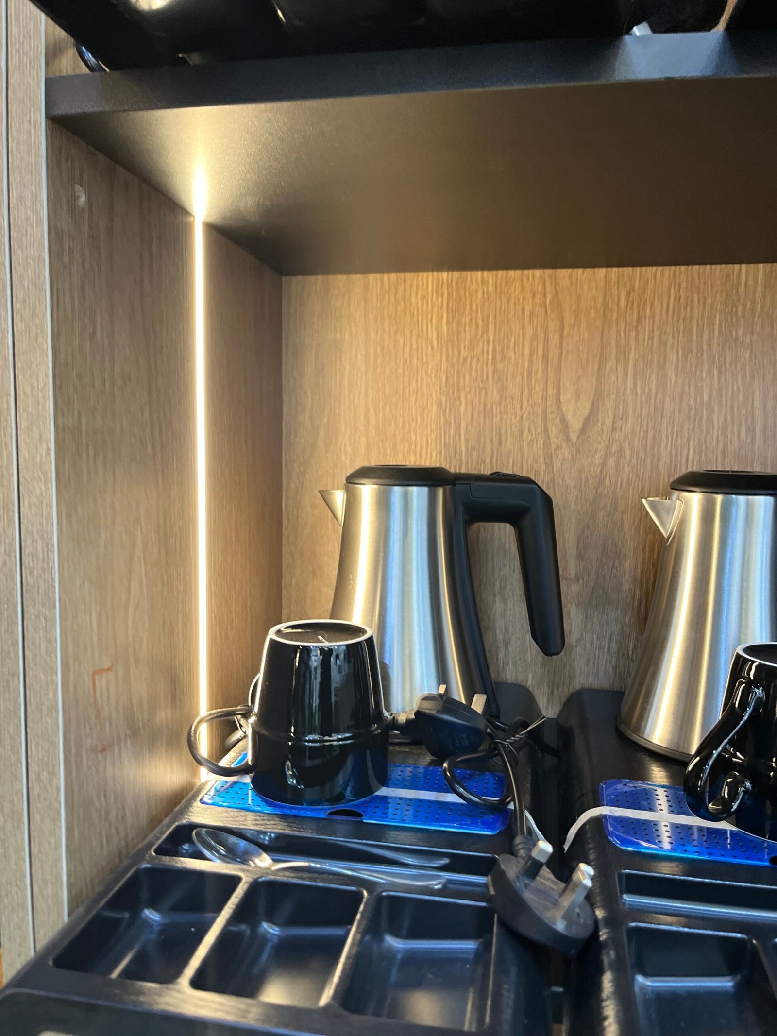 Hotel Tea Set & Kettle – Guest Room Essentials
